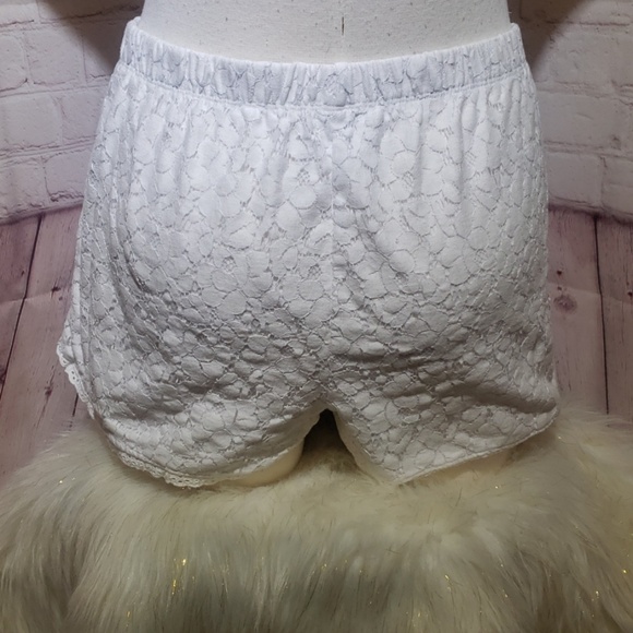 🛍3/$25 simply vera white shorts - Picture 3 of 5
